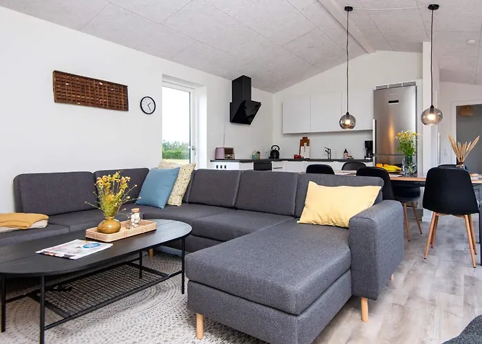 6 Person In Ansager-by Traum * Ansager