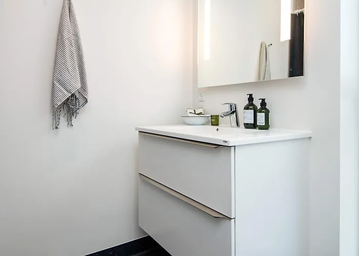 6 Person In Ansager-by Traum *